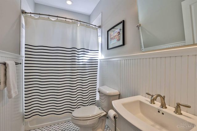 1231 Grace Avenue, Cincinnati, OH 45208