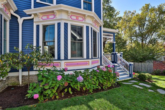 1231 Grace Avenue, Cincinnati, OH 45208