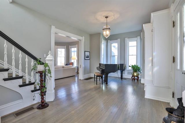 1231 Grace Avenue, Cincinnati, OH 45208