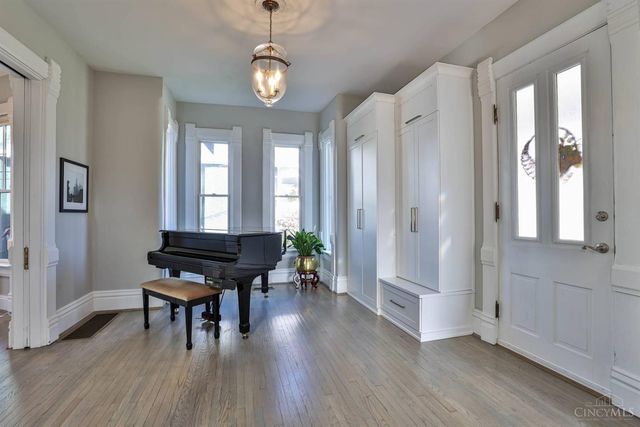 1231 Grace Avenue, Cincinnati, OH 45208