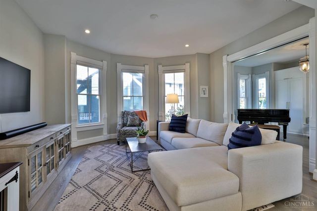 1231 Grace Avenue, Cincinnati, OH 45208