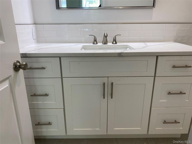 840 Montauk Highway 1A, Copiague, NY 11726