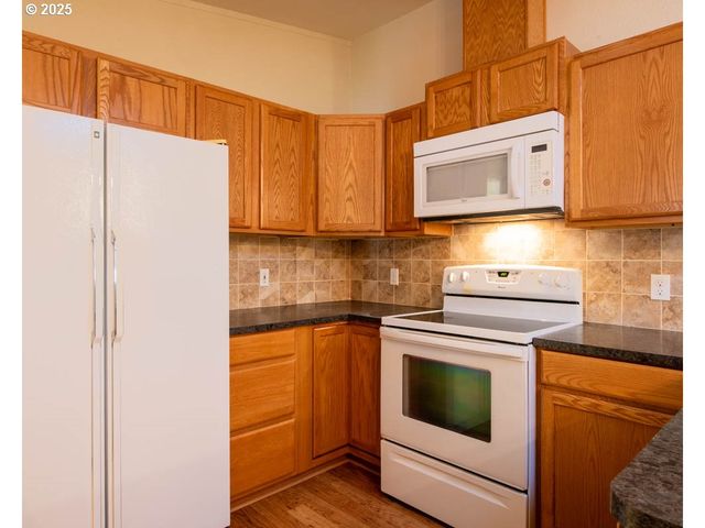 5335 MAIN St 214, Springfield, OR 97478
