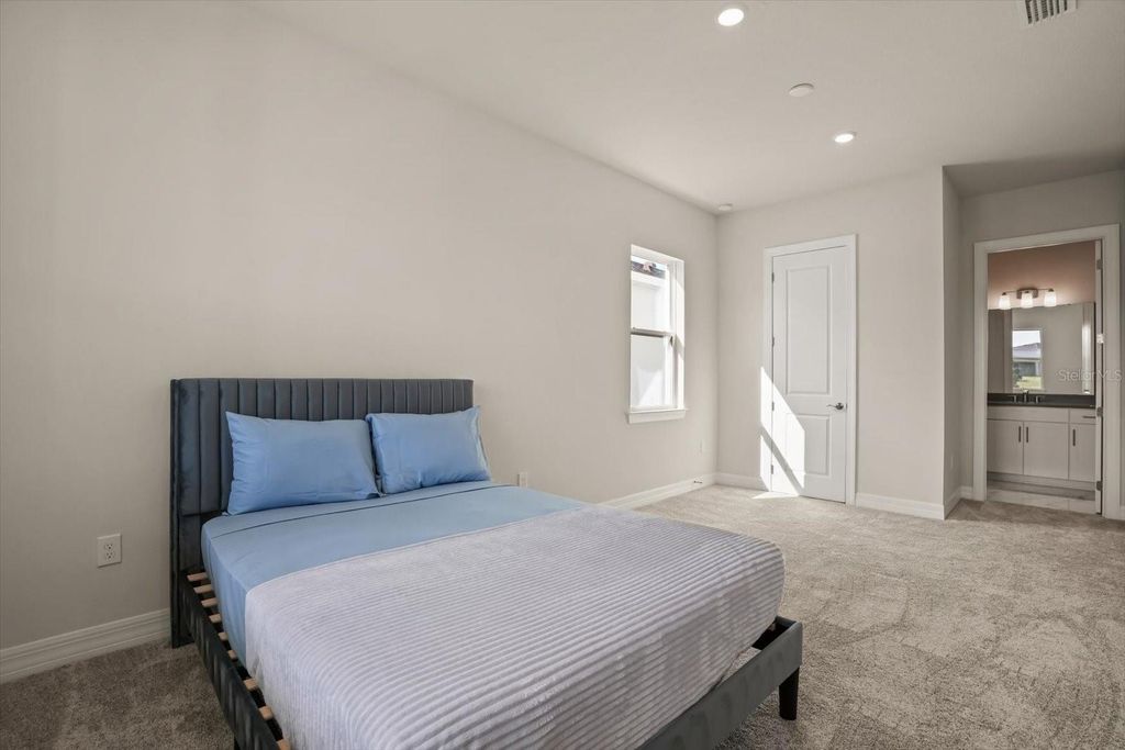 Image 21 of property listing at 8352 PARK CLIFF WAY, Orlando, FL 32836