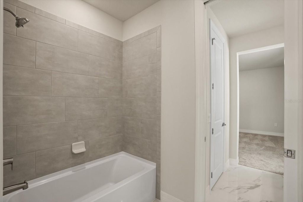 Image 34 of property listing at 8352 PARK CLIFF WAY, Orlando, FL 32836