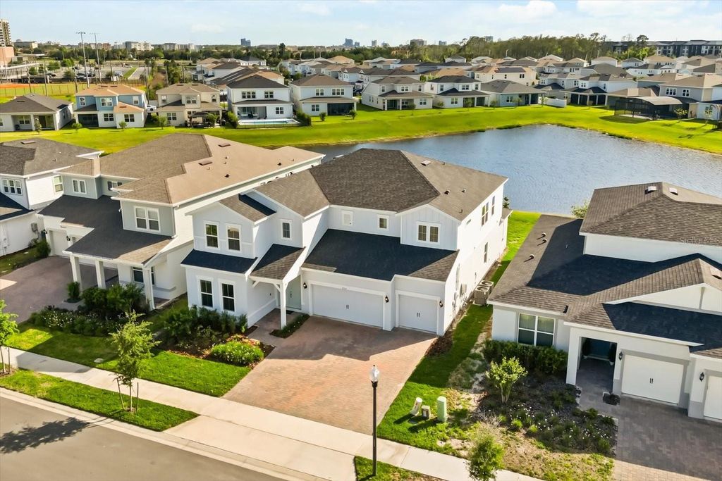 Image 5 of property listing at 8352 PARK CLIFF WAY, Orlando, FL 32836