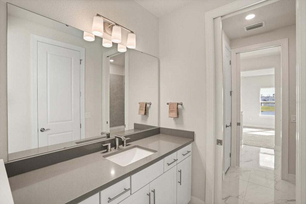 Image 46 of property listing at 8352 PARK CLIFF WAY, Orlando, FL 32836