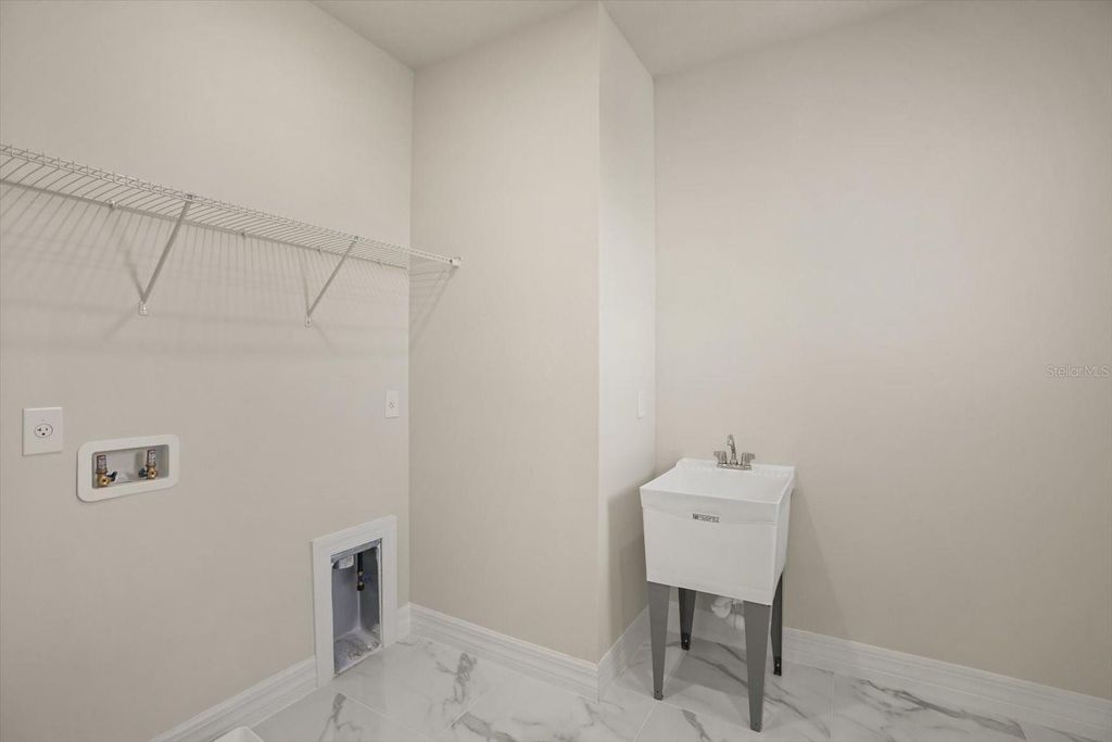 Image 48 of property listing at 8352 PARK CLIFF WAY, Orlando, FL 32836