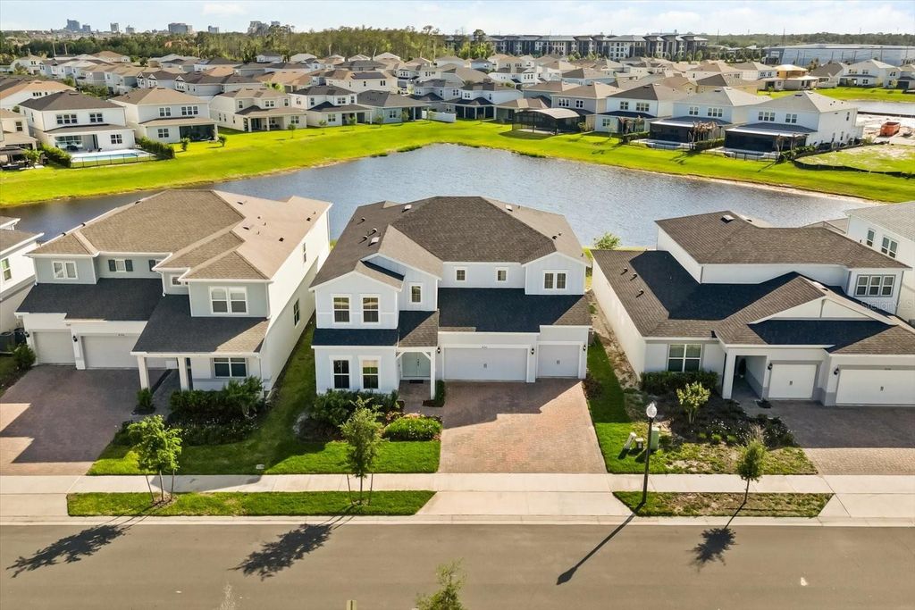 Image 6 of property listing at 8352 PARK CLIFF WAY, Orlando, FL 32836