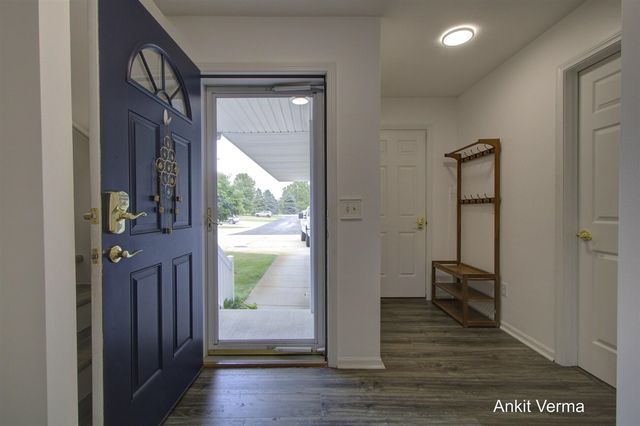2430 Rosewood North Drive B, Mount Pleasant, MI 48858