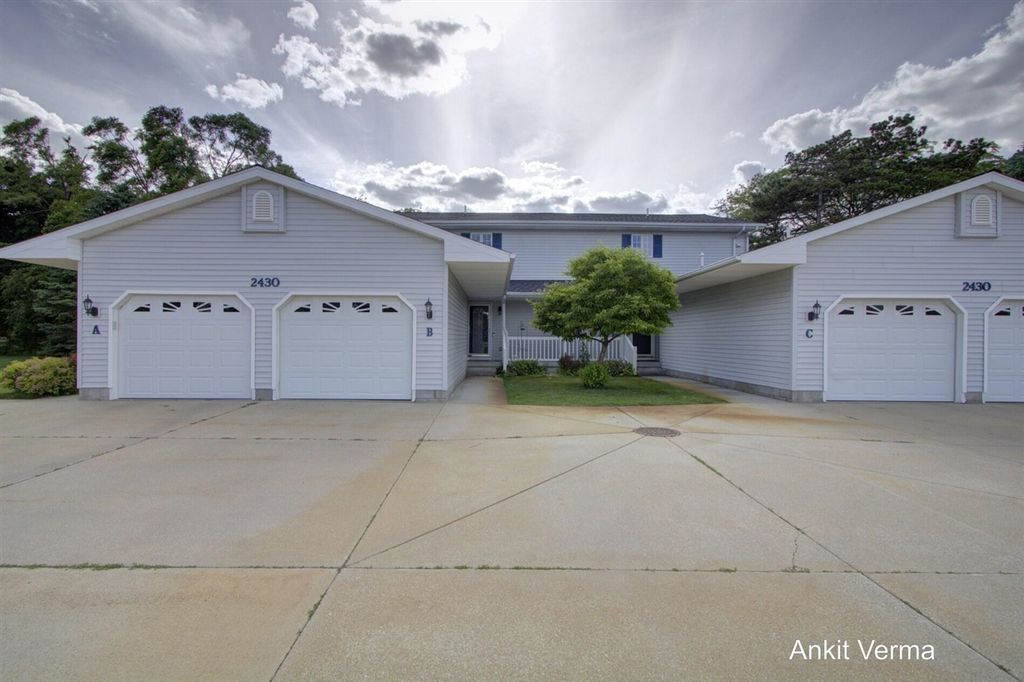 2430 Rosewood North Drive B, Mount Pleasant, MI 48858
