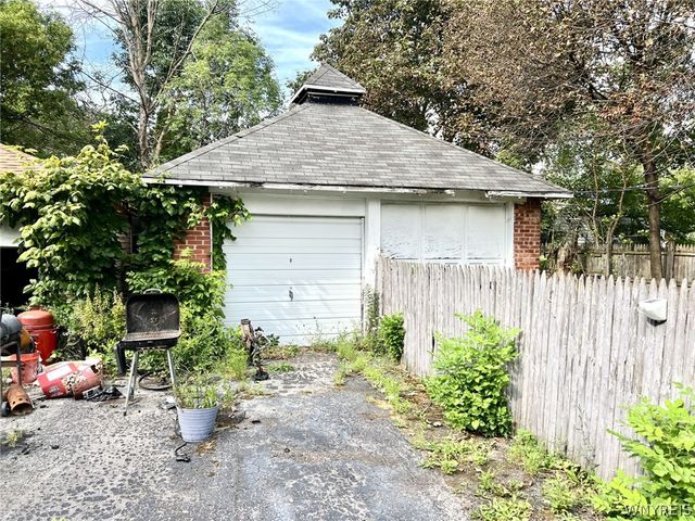 1886 Weston Avenue, Niagara Falls, NY 14305