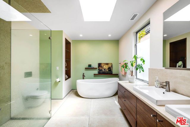417 Venice Way, Los Angeles, CA 90291