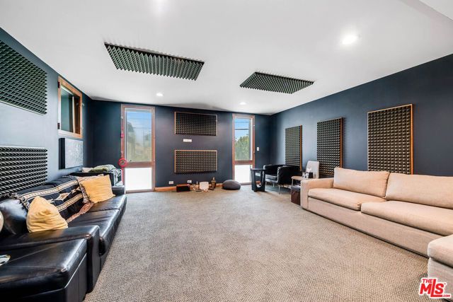 417 Venice Way, Los Angeles, CA 90291