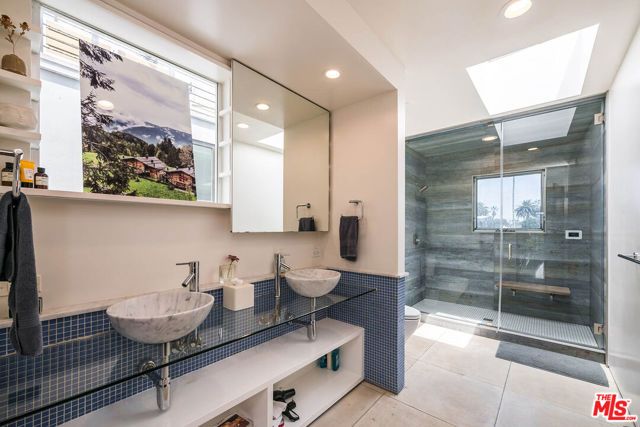 417 Venice Way, Los Angeles, CA 90291