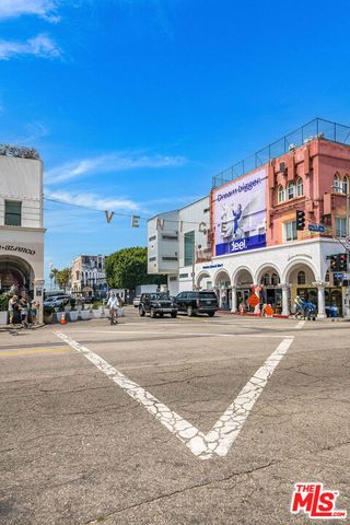 417 Venice Way, Los Angeles, CA 90291