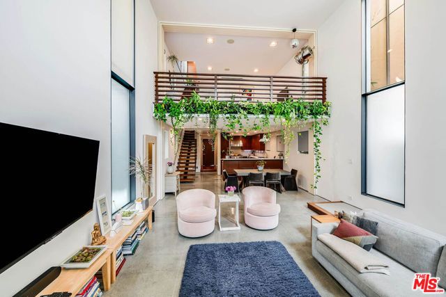 417 Venice Way, Los Angeles, CA 90291