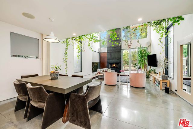 417 Venice Way, Los Angeles, CA 90291