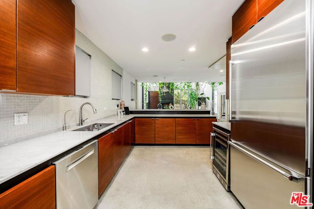 417 Venice Way, Los Angeles, CA 90291