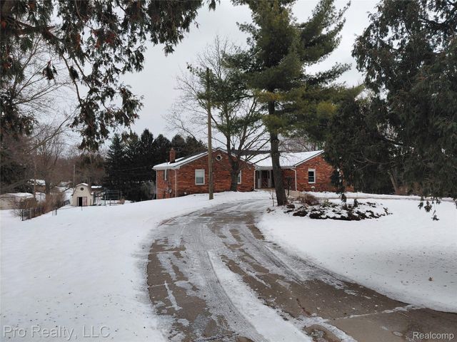 8445 Crestshire Drive, Augusta Charter Township, MI 48197