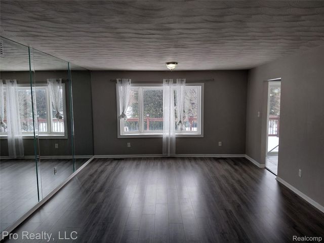 8445 Crestshire Drive, Augusta Charter Township, MI 48197