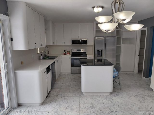 8445 Crestshire Drive, Augusta Charter Township, MI 48197