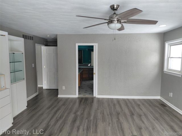 8445 Crestshire Drive, Augusta Charter Township, MI 48197