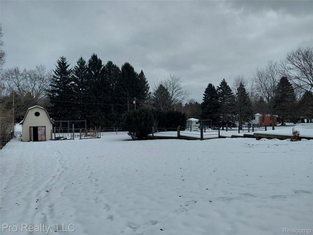 8445 Crestshire Drive, Augusta Charter Township, MI 48197