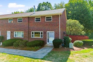 24 Oakridge Drive, Londonderry, NH 03053