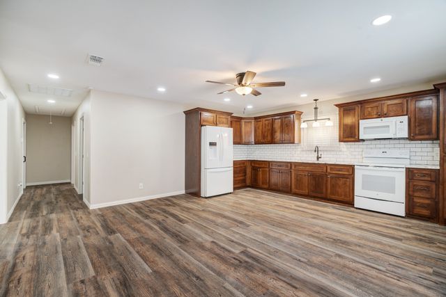 201 Fm 906 W, Powderly, TX 75473