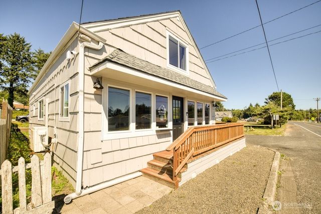40 Main Street, Pacific Beach, WA 98571