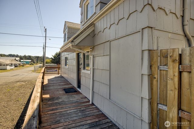 40 Main Street, Pacific Beach, WA 98571