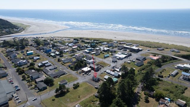 40 Main Street, Pacific Beach, WA 98571