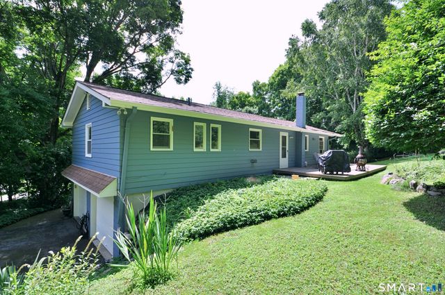 21 Carriage Lane, Roxbury, CT 06783