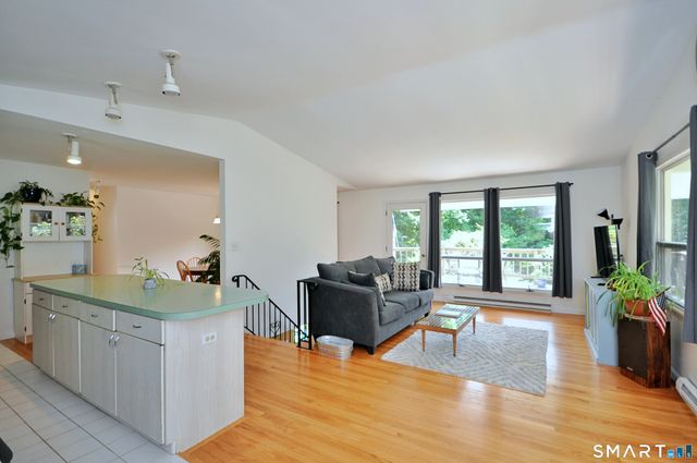 21 Carriage Lane, Roxbury, CT 06783