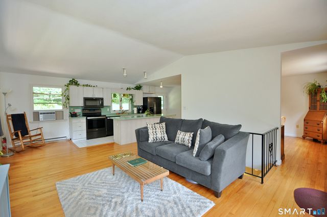 21 Carriage Lane, Roxbury, CT 06783