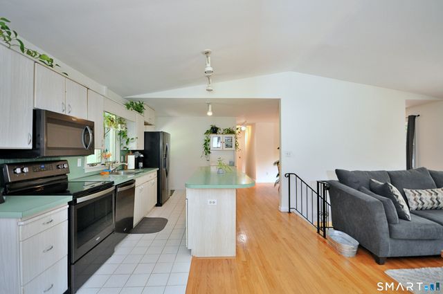 21 Carriage Lane, Roxbury, CT 06783