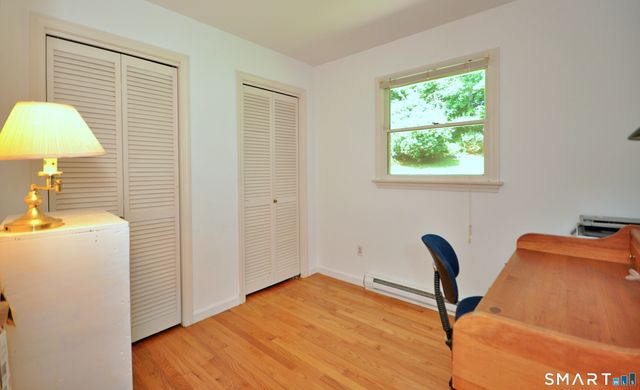 21 Carriage Lane, Roxbury, CT 06783