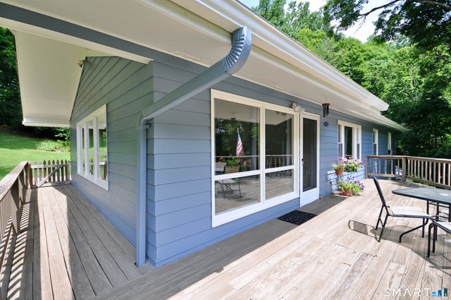 21 Carriage Lane, Roxbury, CT 06783