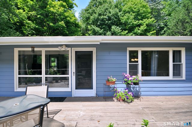 21 Carriage Lane, Roxbury, CT 06783
