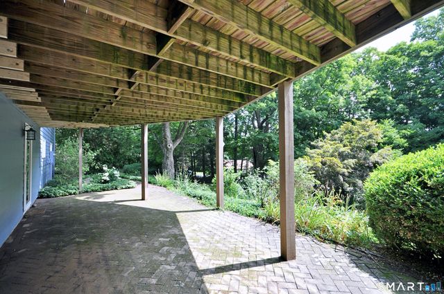 21 Carriage Lane, Roxbury, CT 06783