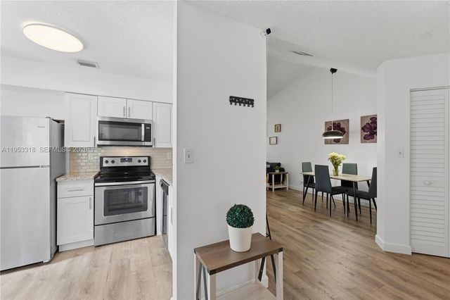 13943 SW 93rd Ln 13943, Miami, FL 33186