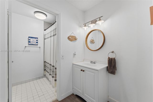 13943 SW 93rd Ln 13943, Miami, FL 33186