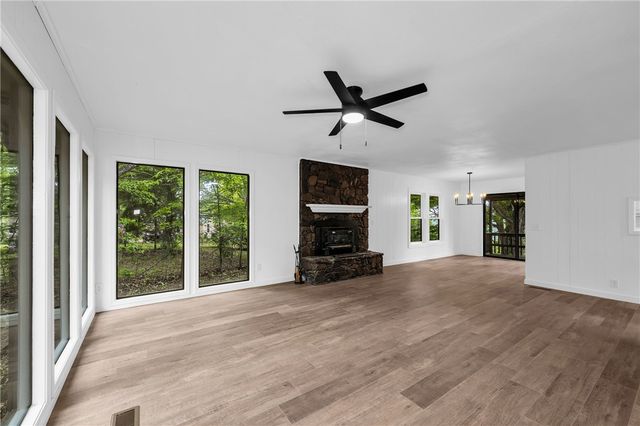 12924 Shaffer Road, Garfield, AR 72732
