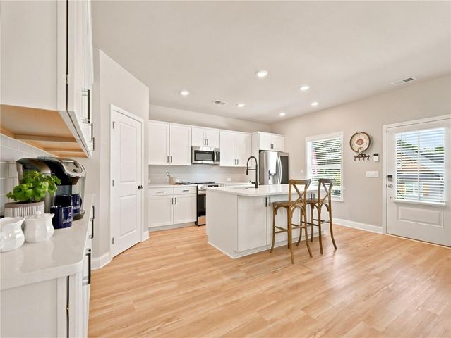 107 Red Cloud Walk, Waleska, GA 30183