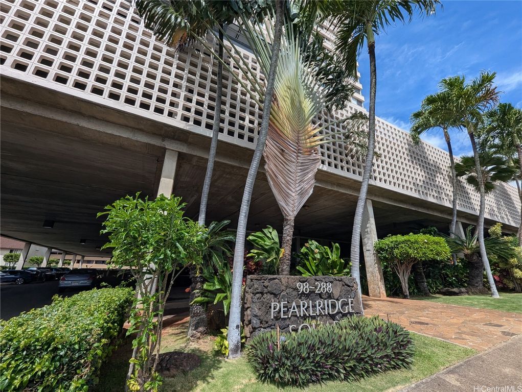 98-288 Kaonohi Street 1104, Aiea, HI 96701