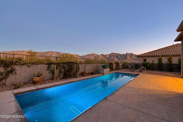 13320 N Cape Marigold Drive, Oro Valley, AZ 85755