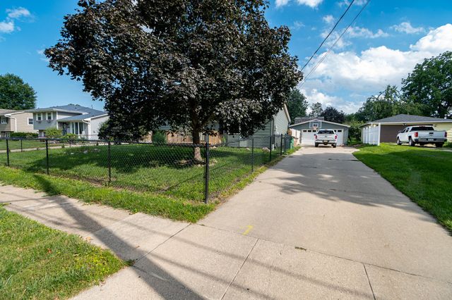 5157 Walnut Drive, Pleasant Hill, IA 50327