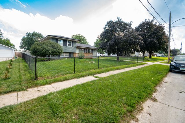 5157 Walnut Drive, Pleasant Hill, IA 50327