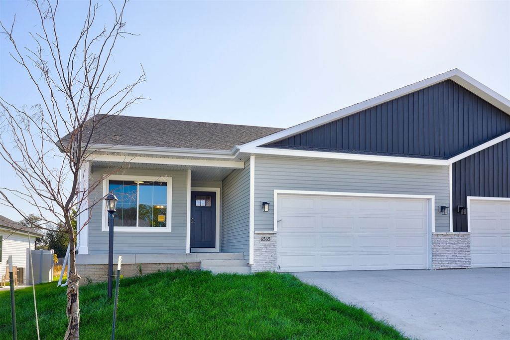 6565 NE 11th Court, Des Moines, IA 50313